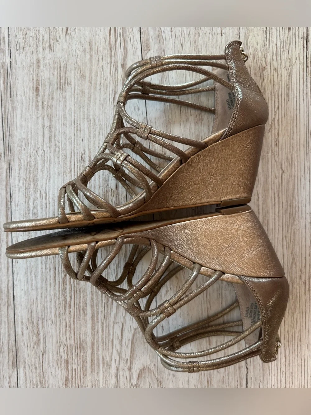 Isola metallic gold